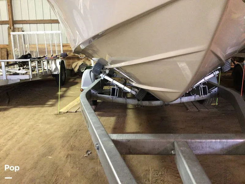 Slide: The Image of Parker Marine 2320 SL Sport Cabin 2021 - 15736947