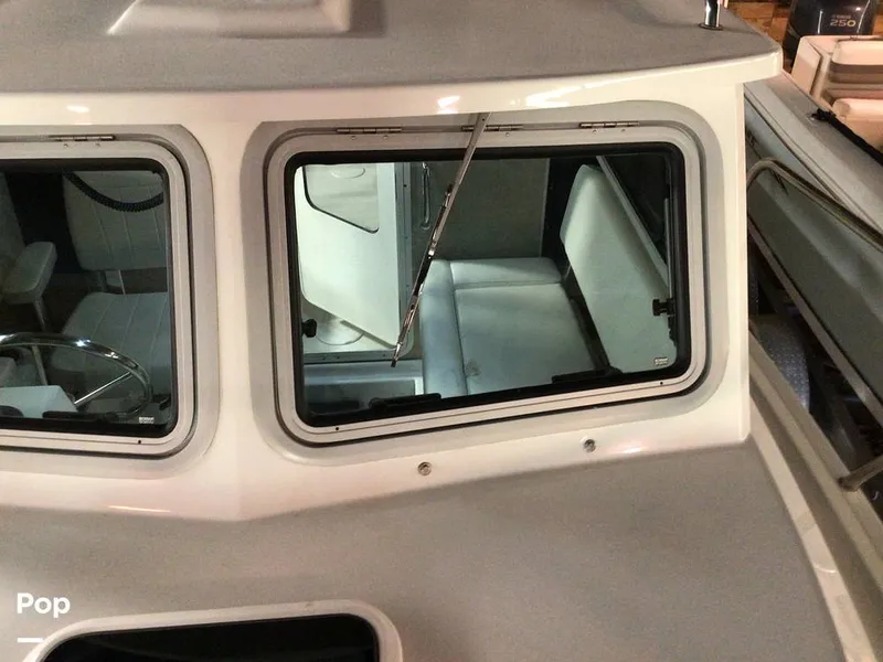 Slide: The Image of Parker Marine 2320 SL Sport Cabin 2021 - 15737047