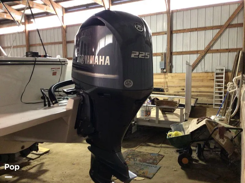 Slide: The Image of Parker Marine 2320 SL Sport Cabin 2021 - 15736956