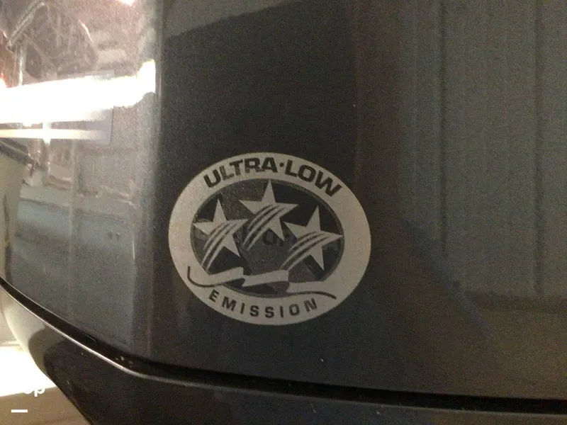 Slide: The Image of Parker Marine 2320 SL Sport Cabin 2021 - 15736959