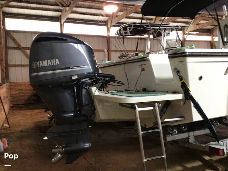 Slide: The Image of Parker Marine 2320 SL Sport Cabin 2021 - 15736960