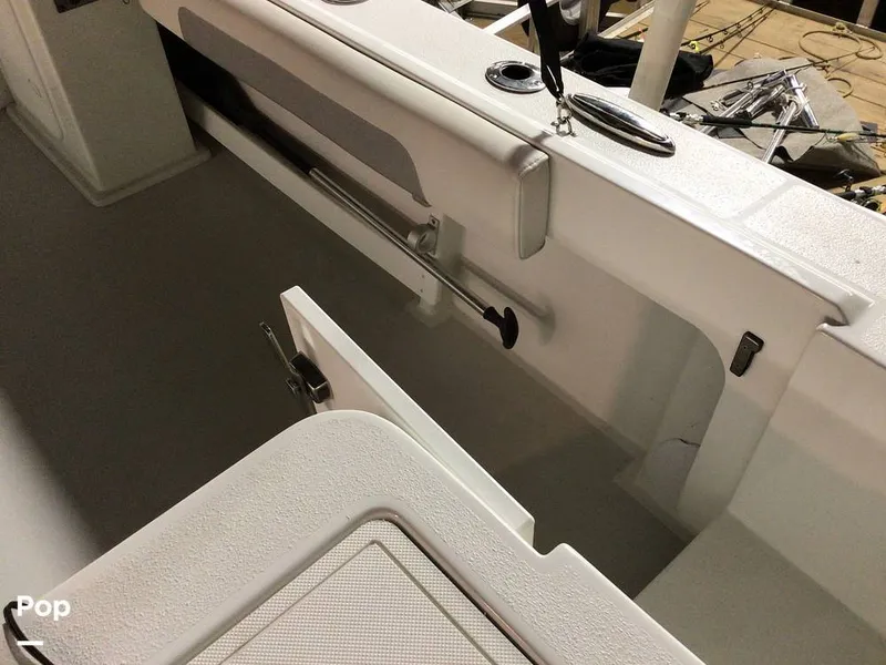 Slide: The Image of Parker Marine 2320 SL Sport Cabin 2021 - 15736979