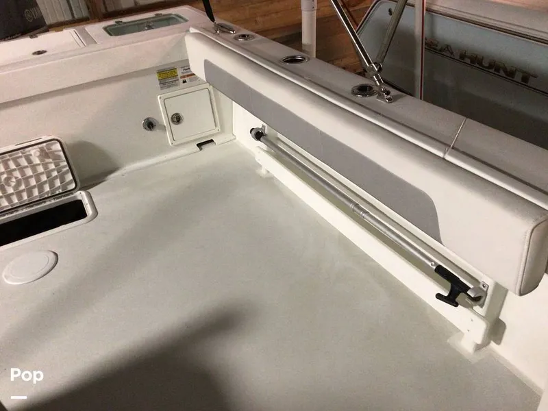 Slide: The Image of Parker Marine 2320 SL Sport Cabin 2021 - 15736989