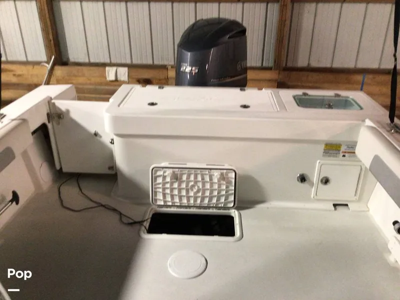 Slide: The Image of Parker Marine 2320 SL Sport Cabin 2021 - 15736990