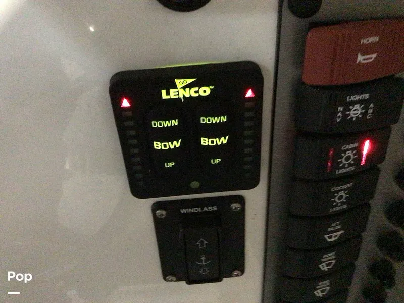 Slide: The Image of Parker Marine 2320 SL Sport Cabin 2021 - 15737010