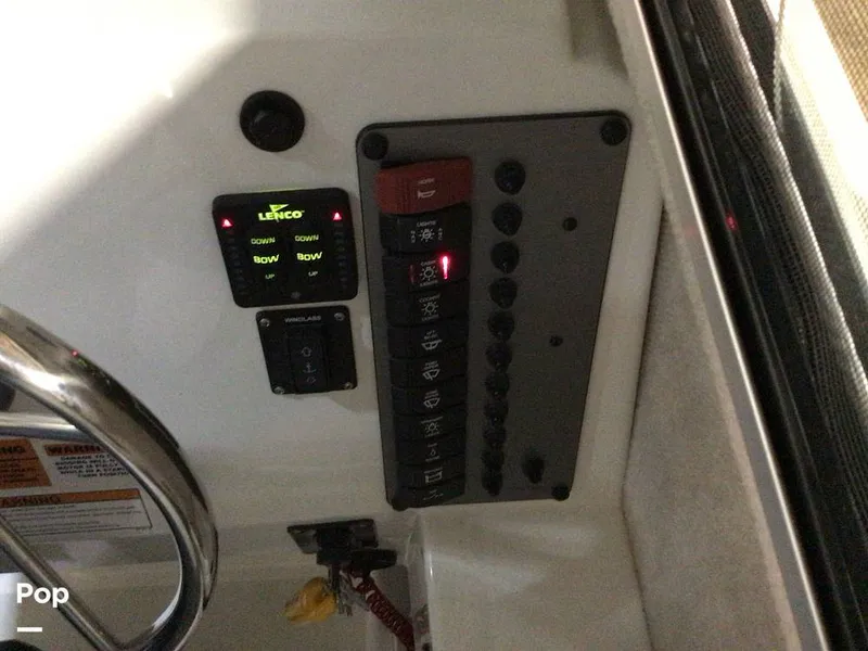 Slide: The Image of Parker Marine 2320 SL Sport Cabin 2021 - 15737012