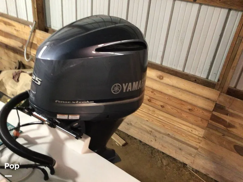 Slide: The Image of Parker Marine 2320 SL Sport Cabin 2021 - 15736944