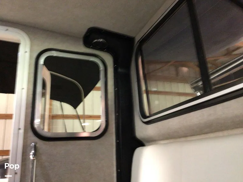 Slide: The Image of Parker Marine 2320 SL Sport Cabin 2021 - 15737025