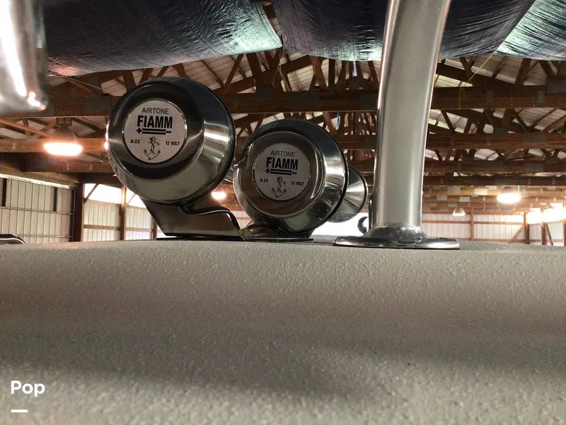 Slide: The Image of Parker Marine 2320 SL Sport Cabin 2021 - 15737037