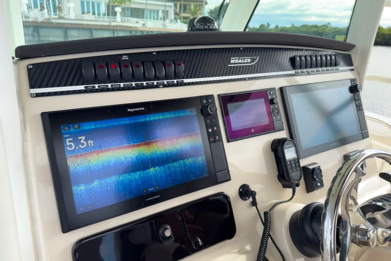 Slide: The Image of Boston Whaler 350 Outrage 2019 - 10