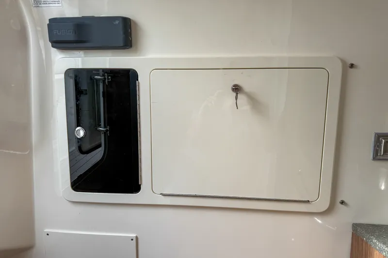 Slide: The Image of Boston Whaler 350 Outrage 2019 - 15