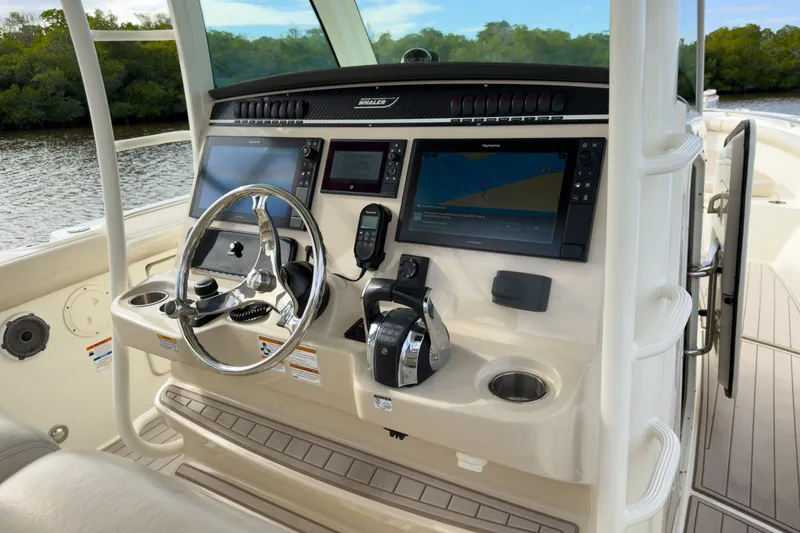 Slide: The Image of Boston Whaler 350 Outrage 2019 - 9