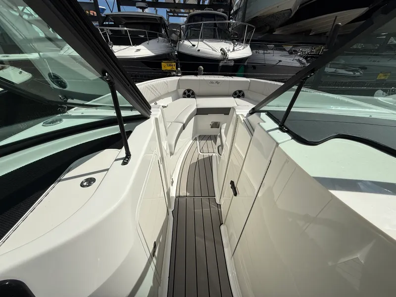 Slide: The Image of Sea Ray SDX 250 Outboard 2026 - 10