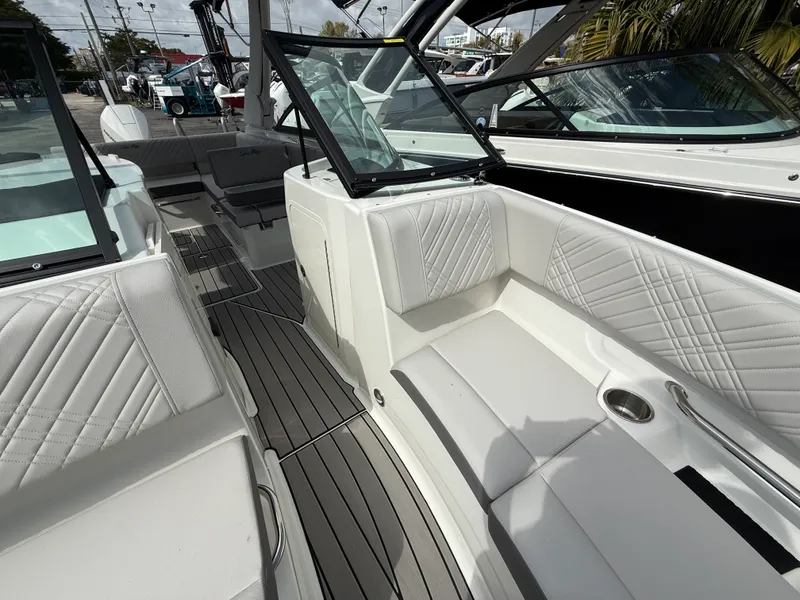 Slide: The Image of Sea Ray SDX 250 Outboard 2026 - 14