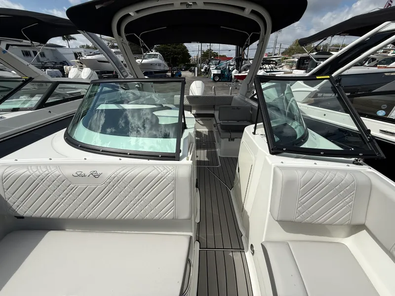 Slide: The Image of Sea Ray SDX 250 Outboard 2026 - 15