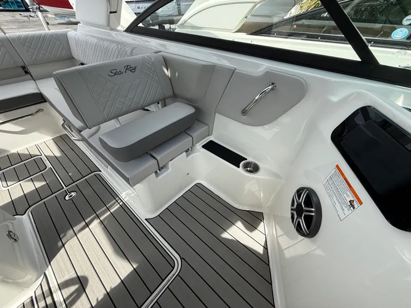 Slide: The Image of Sea Ray SDX 250 Outboard 2026 - 16