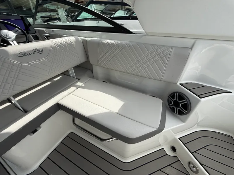 Slide: The Image of Sea Ray SDX 250 Outboard 2026 - 19