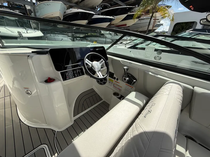 Slide: The Image of Sea Ray SDX 250 Outboard 2026 - 7