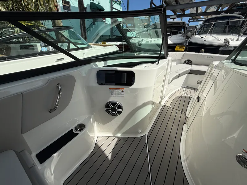 Slide: The Image of Sea Ray SDX 250 Outboard 2026 - 9