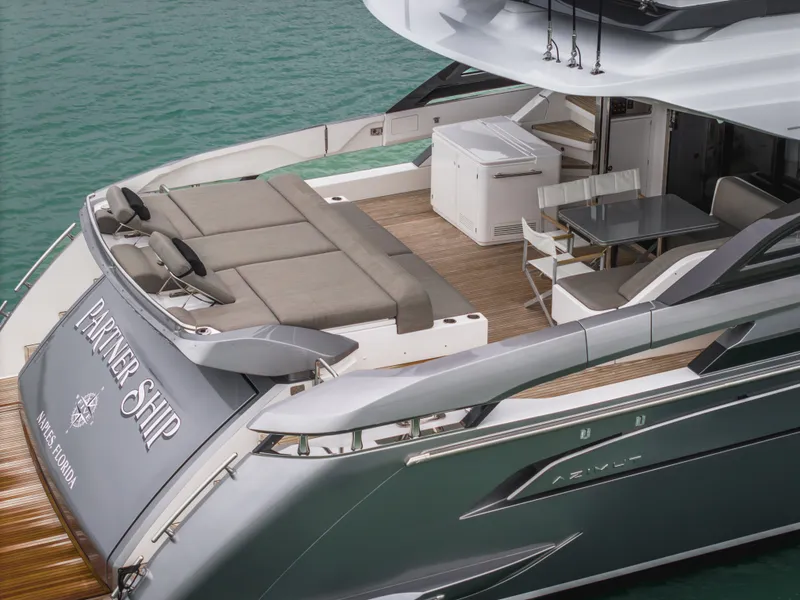 Slide: The Image of Azimut S8 2020 - 10