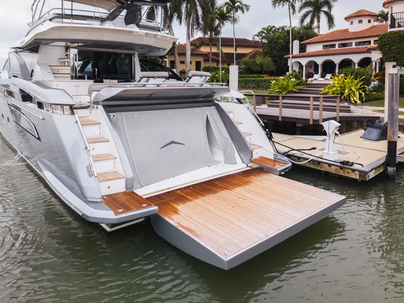 Slide: The Image of Azimut S8 2020 - 100