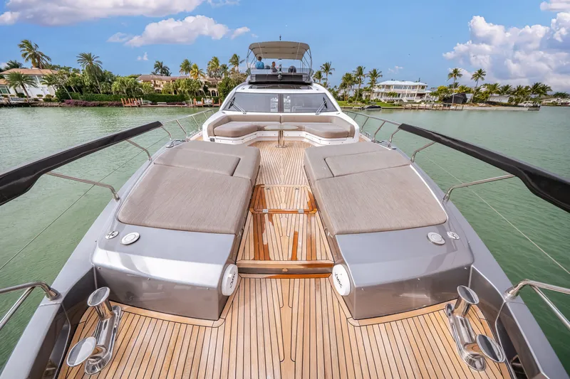 Slide: The Image of Azimut S8 2020 - 15