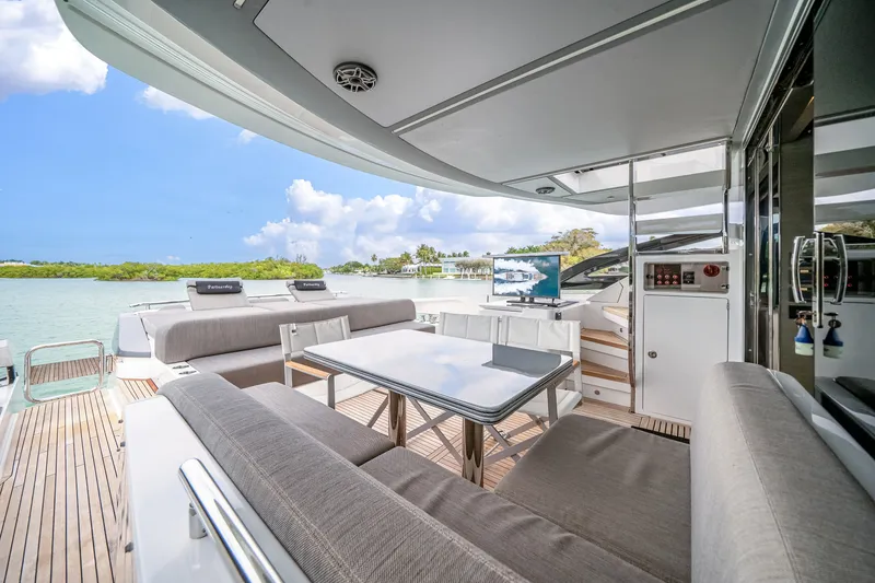 Slide: The Image of Azimut S8 2020 - 23