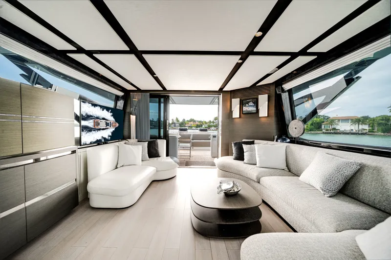 Slide: The Image of Azimut S8 2020 - 30