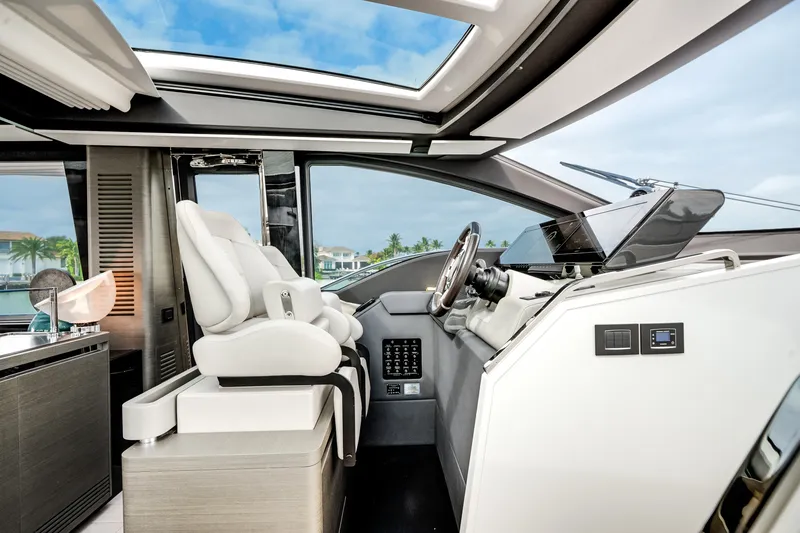 Slide: The Image of Azimut S8 2020 - 37