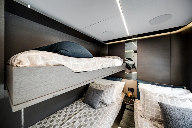 Slide: The Image of Azimut S8 2020 - 54