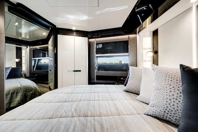 Slide: The Image of Azimut S8 2020 - 57