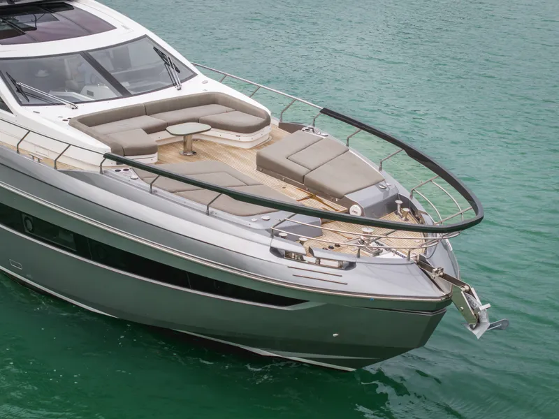 Slide: The Image of Azimut S8 2020 - 6