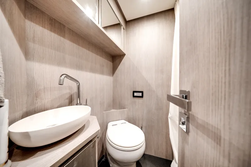 Slide: The Image of Azimut S8 2020 - 79