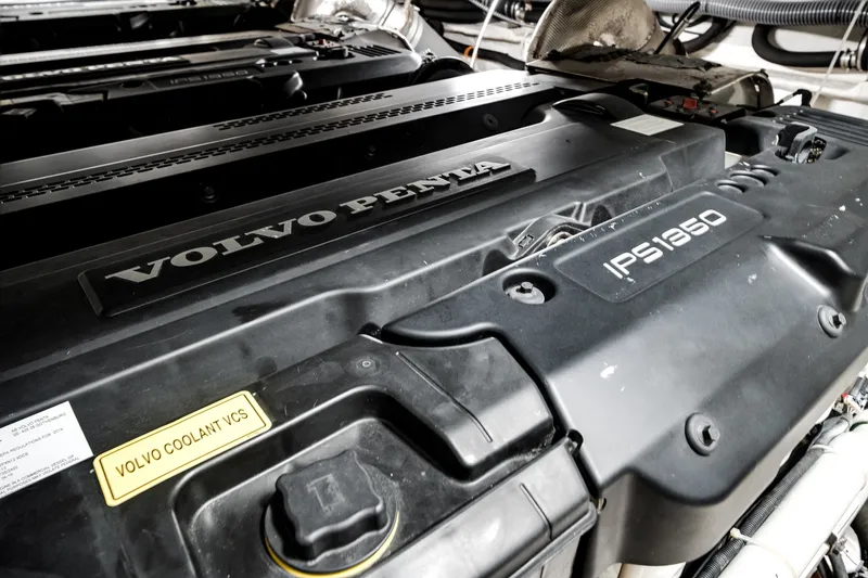 Slide: The Image of Azimut S8 2020 - 83