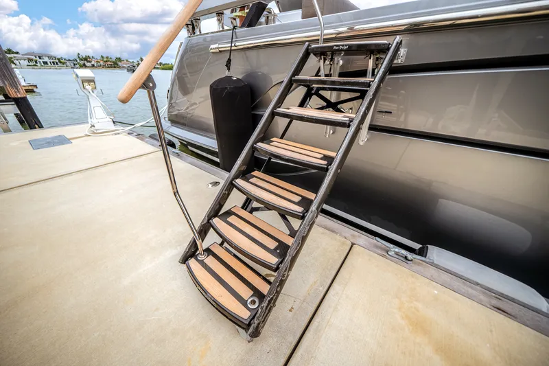 Slide: The Image of Azimut S8 2020 - 98