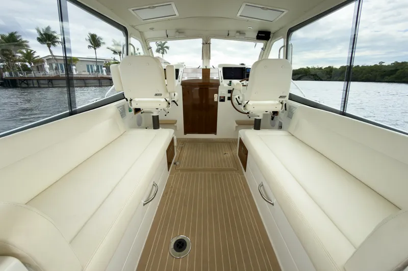 Slide: The Image of MJM 35Z 2021 - 10