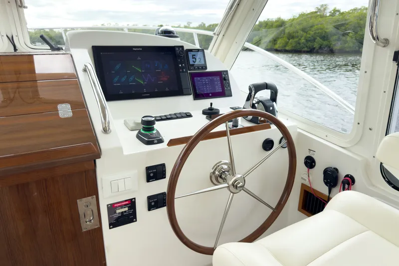 Slide: The Image of MJM 35Z 2021 - 15