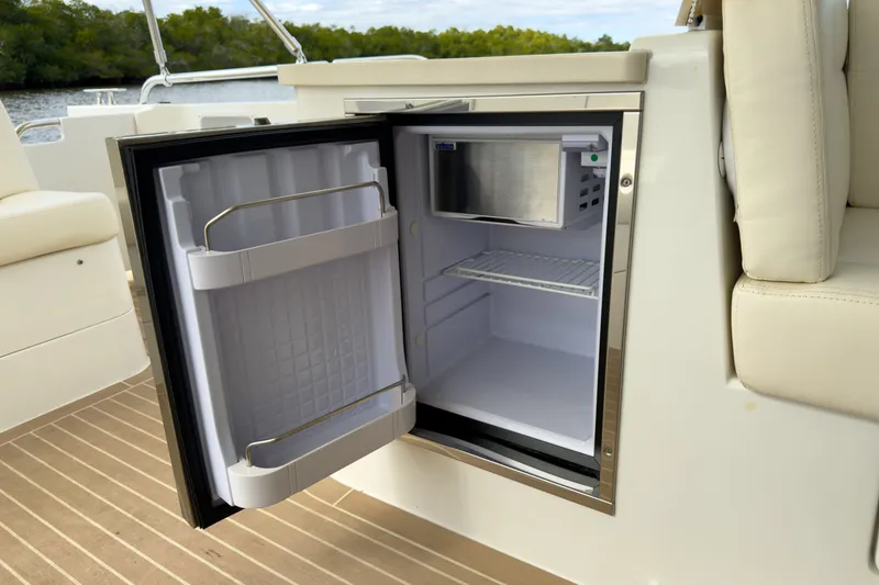 Slide: The Image of MJM 35Z 2021 - 8