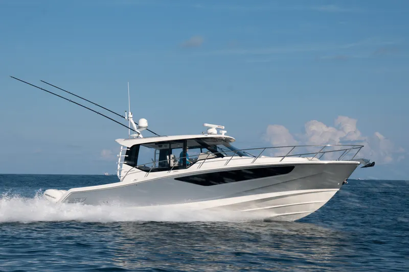 The Image of Boston Whaler 405 Conquest 2026 - 0