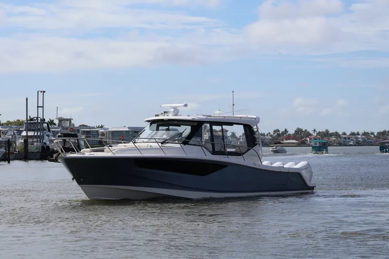 Slide: The Image of Boston Whaler 405 Conquest 2026 - 1