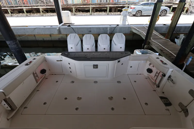 Slide: The Image of Boston Whaler 405 Conquest 2026 - 16