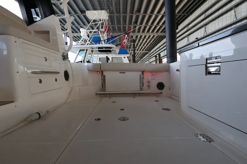 Slide: The Image of Boston Whaler 405 Conquest 2026 - 19