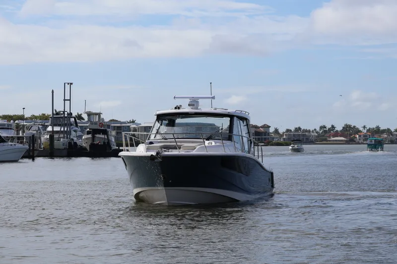 Slide: The Image of Boston Whaler 405 Conquest 2026 - 2
