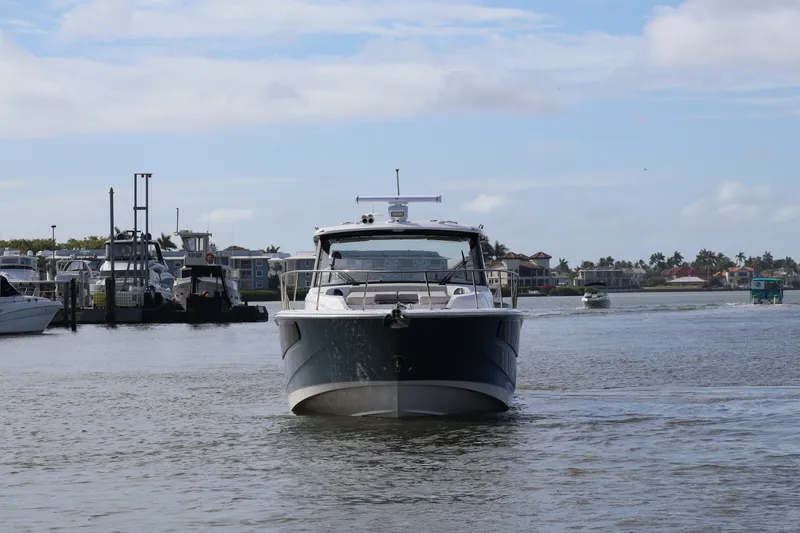 Slide: The Image of Boston Whaler 405 Conquest 2026 - 3