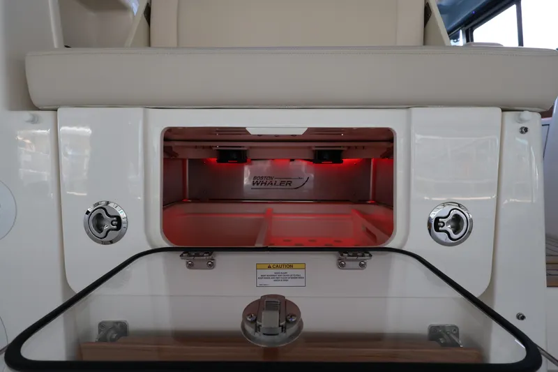 Slide: The Image of Boston Whaler 405 Conquest 2026 - 30