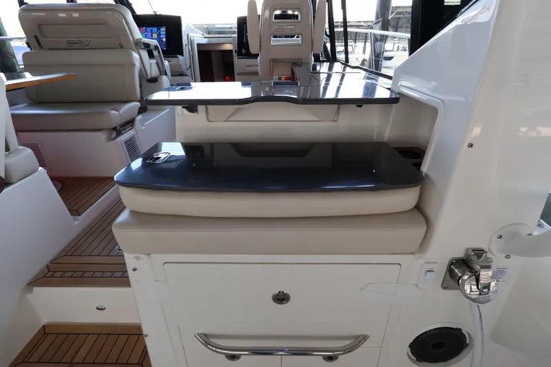 Slide: The Image of Boston Whaler 405 Conquest 2026 - 35