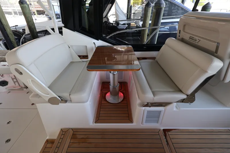 Slide: The Image of Boston Whaler 405 Conquest 2026 - 39