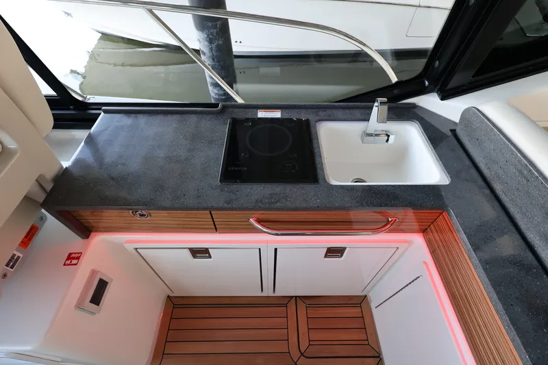 Slide: The Image of Boston Whaler 405 Conquest 2026 - 47