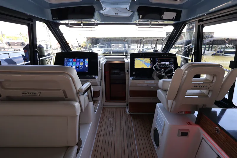 Slide: The Image of Boston Whaler 405 Conquest 2026 - 49