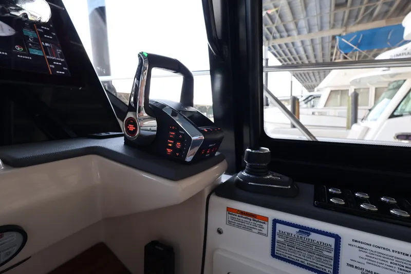 Slide: The Image of Boston Whaler 405 Conquest 2026 - 53